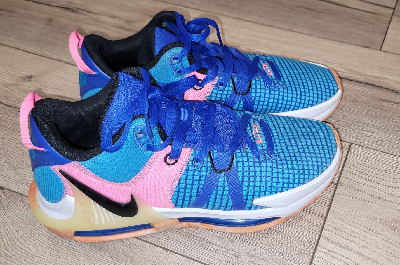 Buty Nike LEBRON WITNESS VII adidasy rozmiar 41
