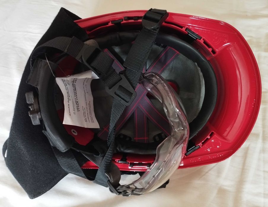 Capacetes de proteção, incêndios florestais. Bombeiro sapadores