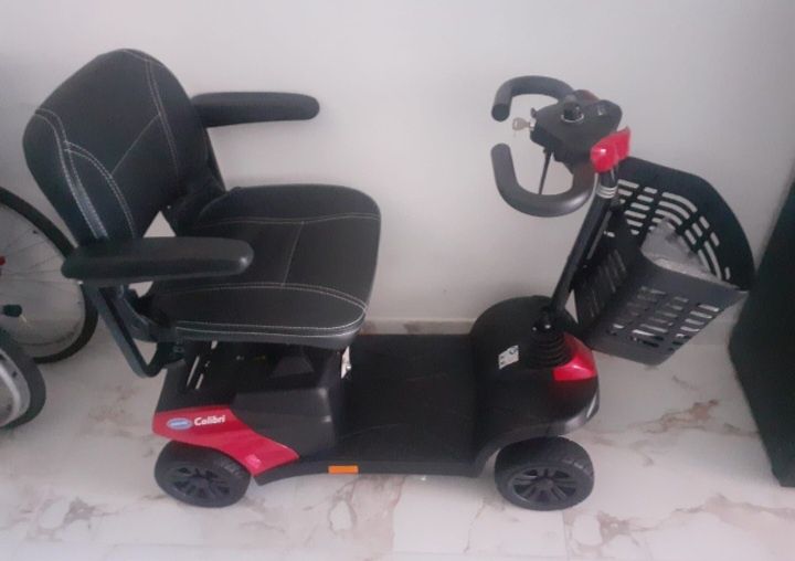 Vendo  scooter desmontavel como nova