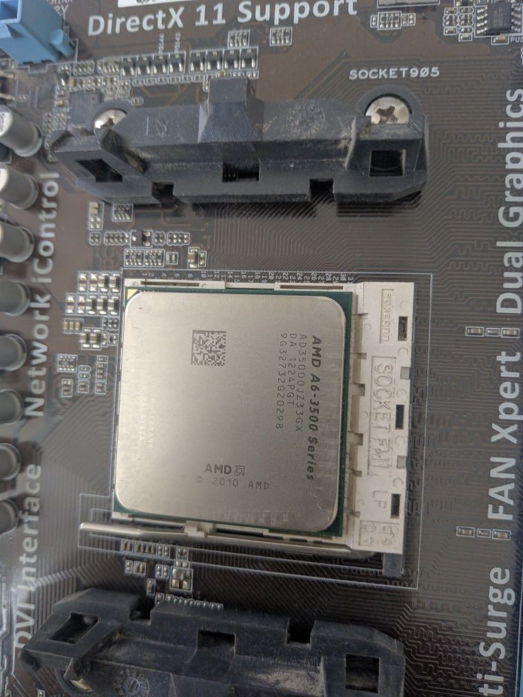 Материнська плата Asus F1A55-M FM1 amd  4-ядер A6 3500 4Gb + кулер