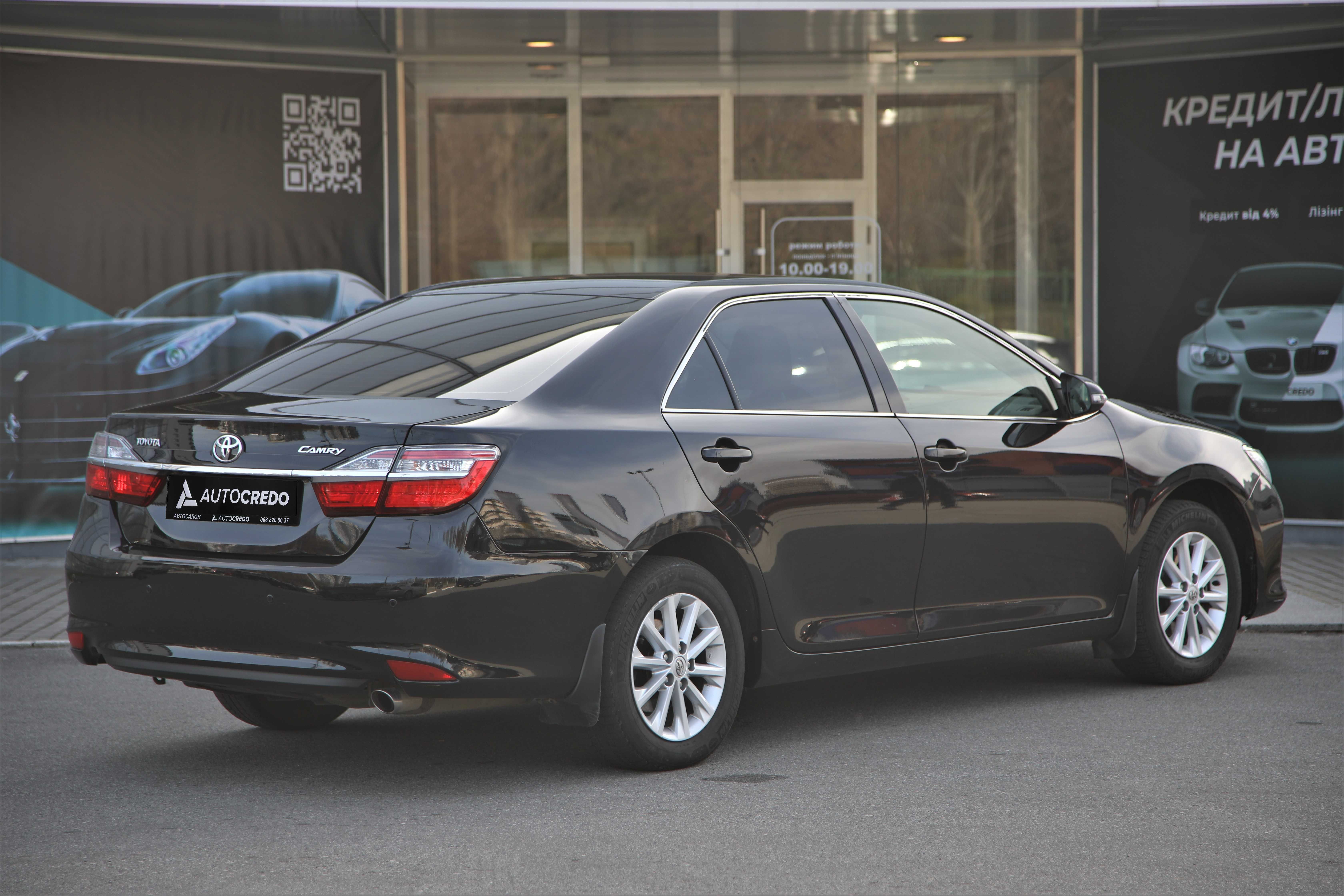 Офіційний TOYOTA Camry 2015 року