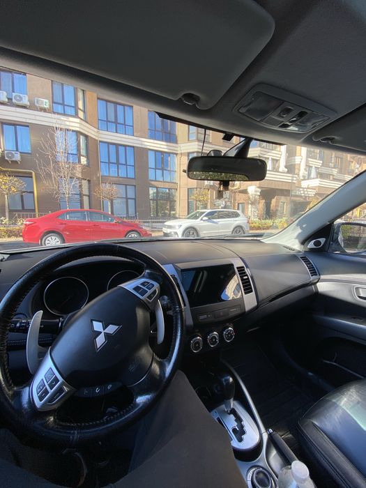 Mitsubishi Outlander XL 2011 2.4 Бензин 4WD