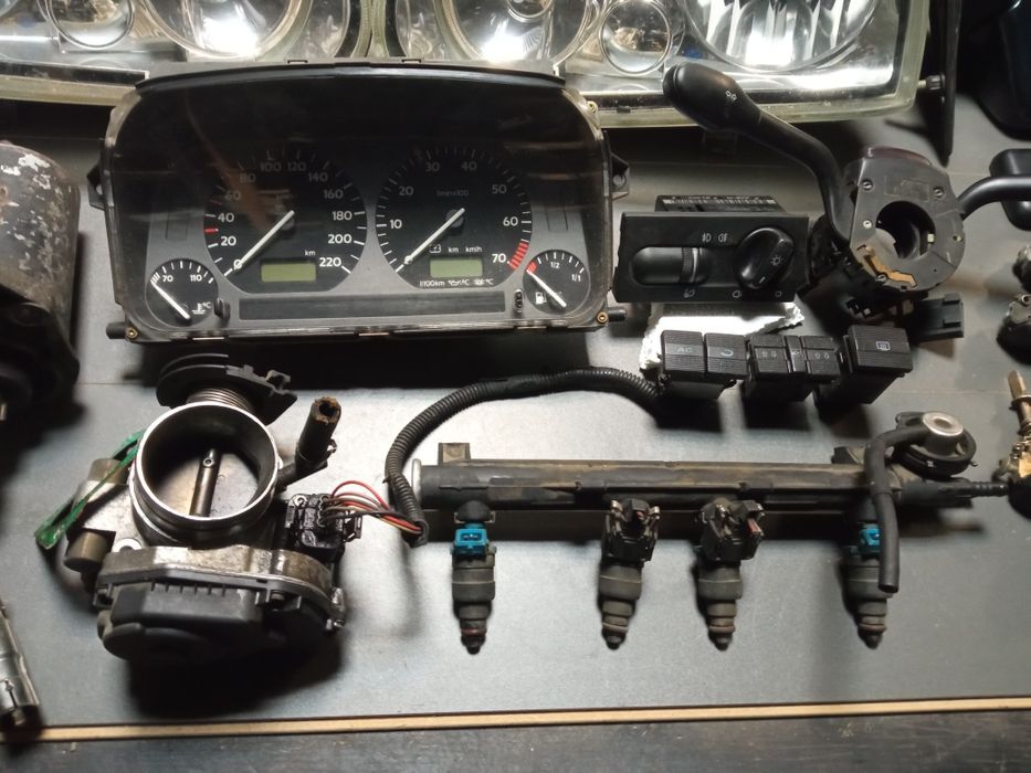 VW Golf 3 GT 1.6 alternator rozrusznik aparat lampy MFA wtryski luster