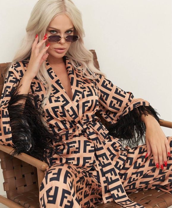 костюм зі штанами