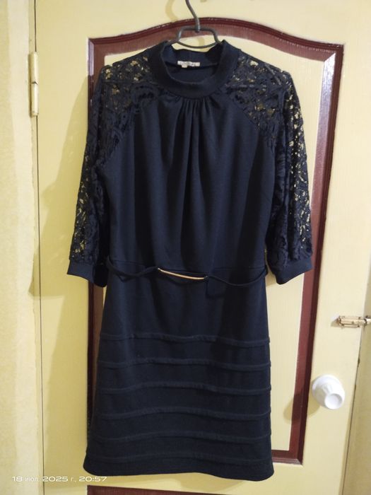 Продам вечірнє плаття з рукавами з гіпюру
