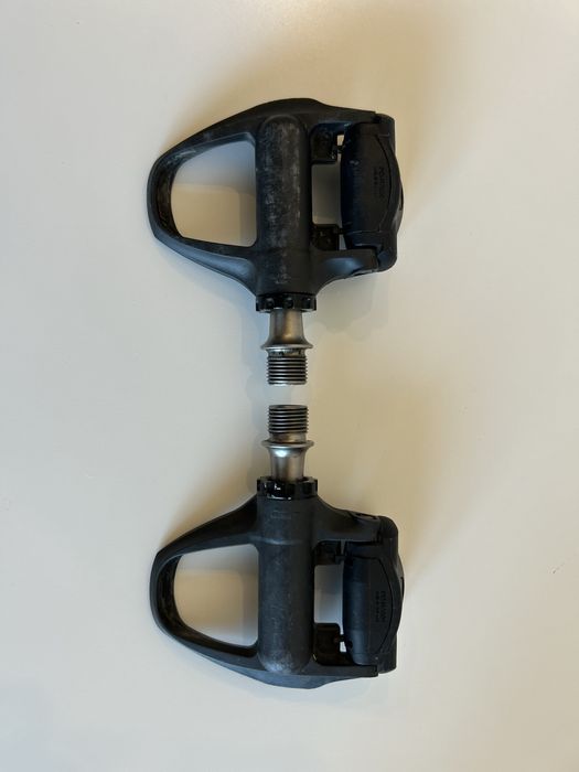 Pedais Shimano 105 R7000 SPD-SL