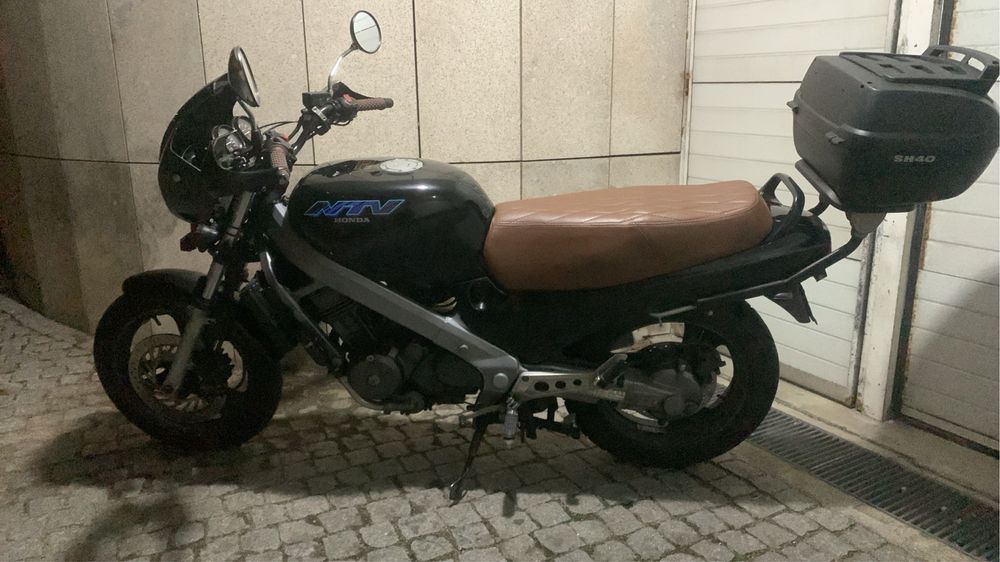 Honda NTV650 Revere