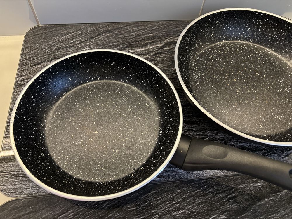 Conjunto de 2 Frigideiras Antiaderentes – Excelente Estado!