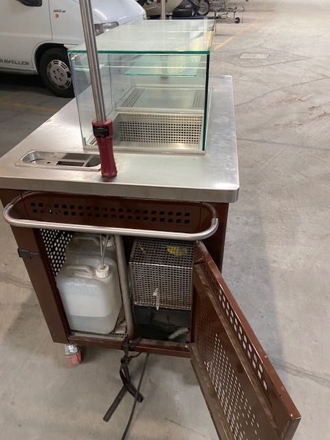 Carrinho móvel refrigerado com atrelado para transporte