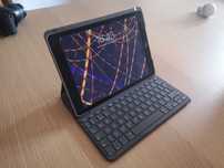 iPad Air 2 com 128 GB + capa + capa com teclado (ES/PT) + carregador