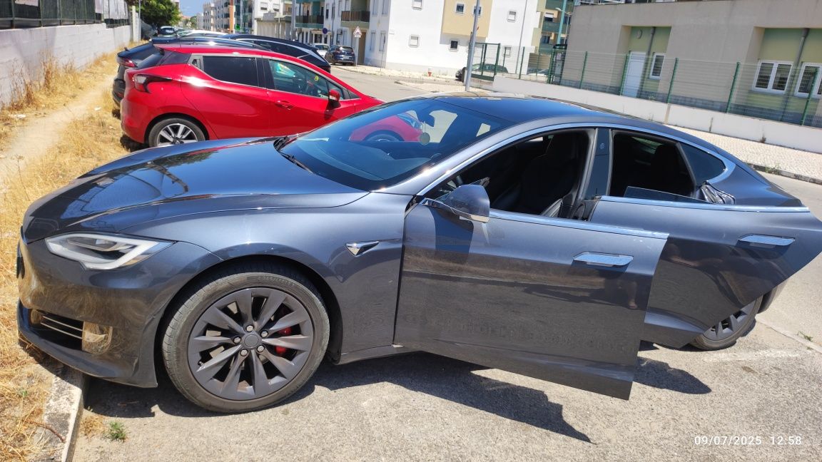 Tesla Model S 75D