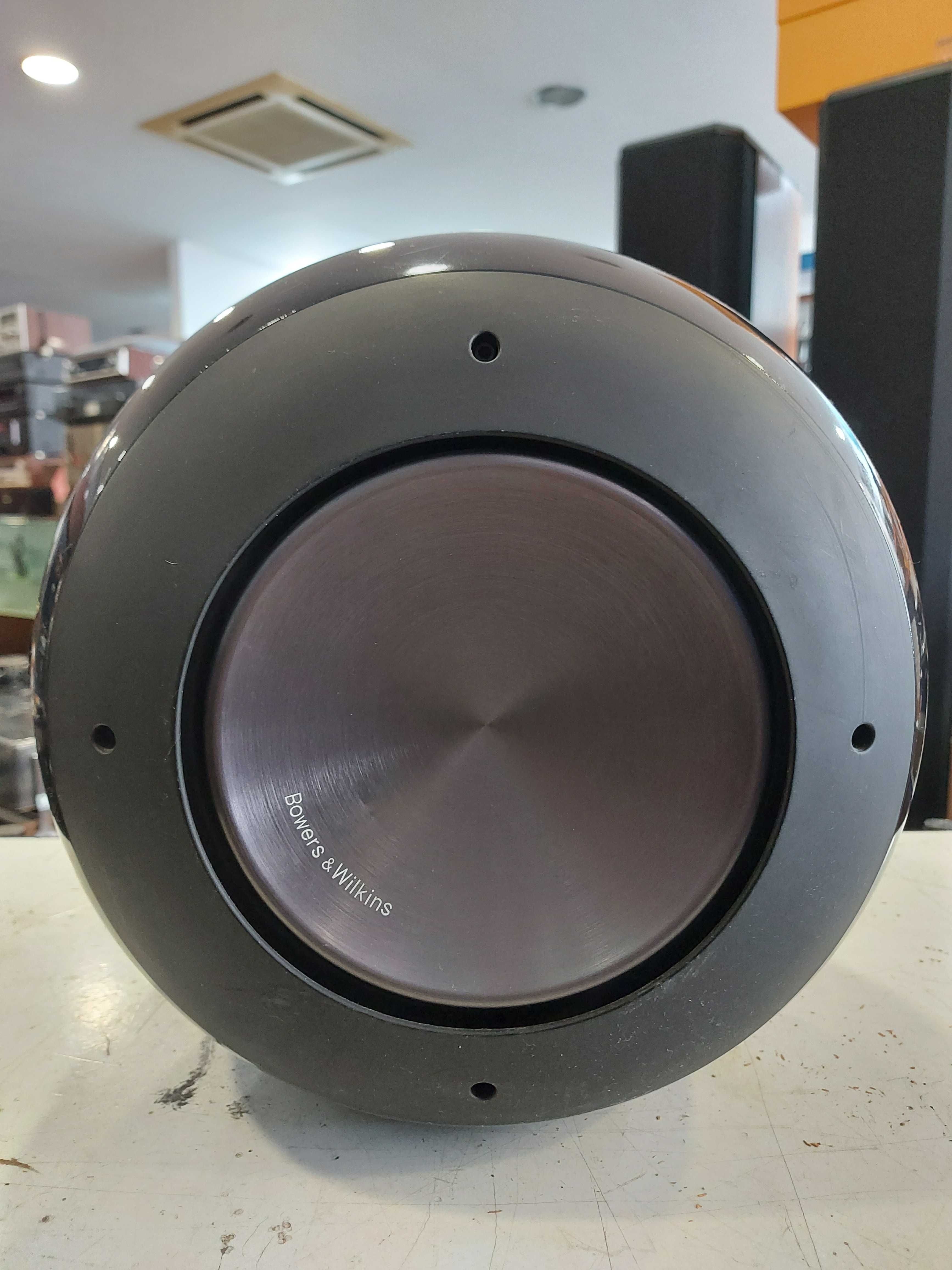 Subwoofer B&W PV-1 – Potência e Elegância em Graves