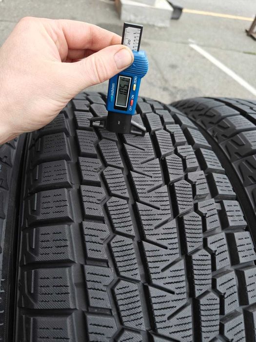 R18 235 60 4 штуки зимові шини Yokohama Ice Guard G075 ідеал
