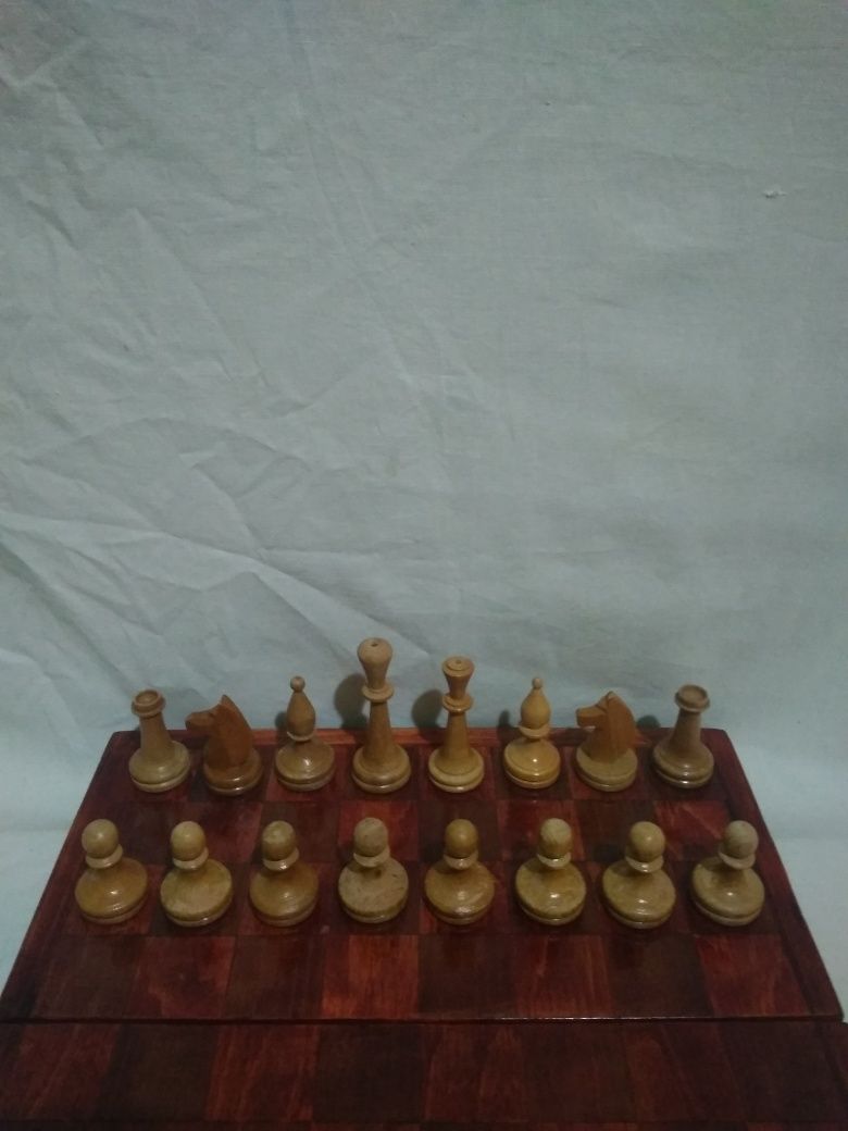 Шахматы деревянные большие.