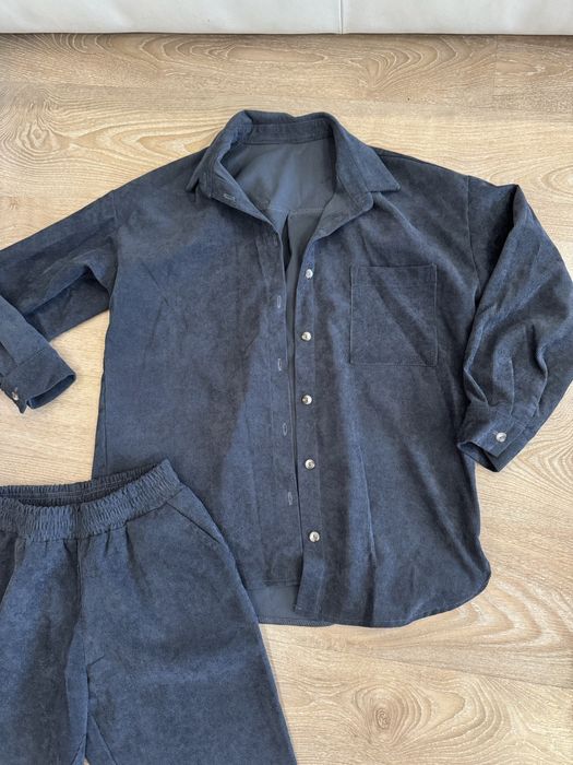 Стильный костюм джоггеры и рубашка