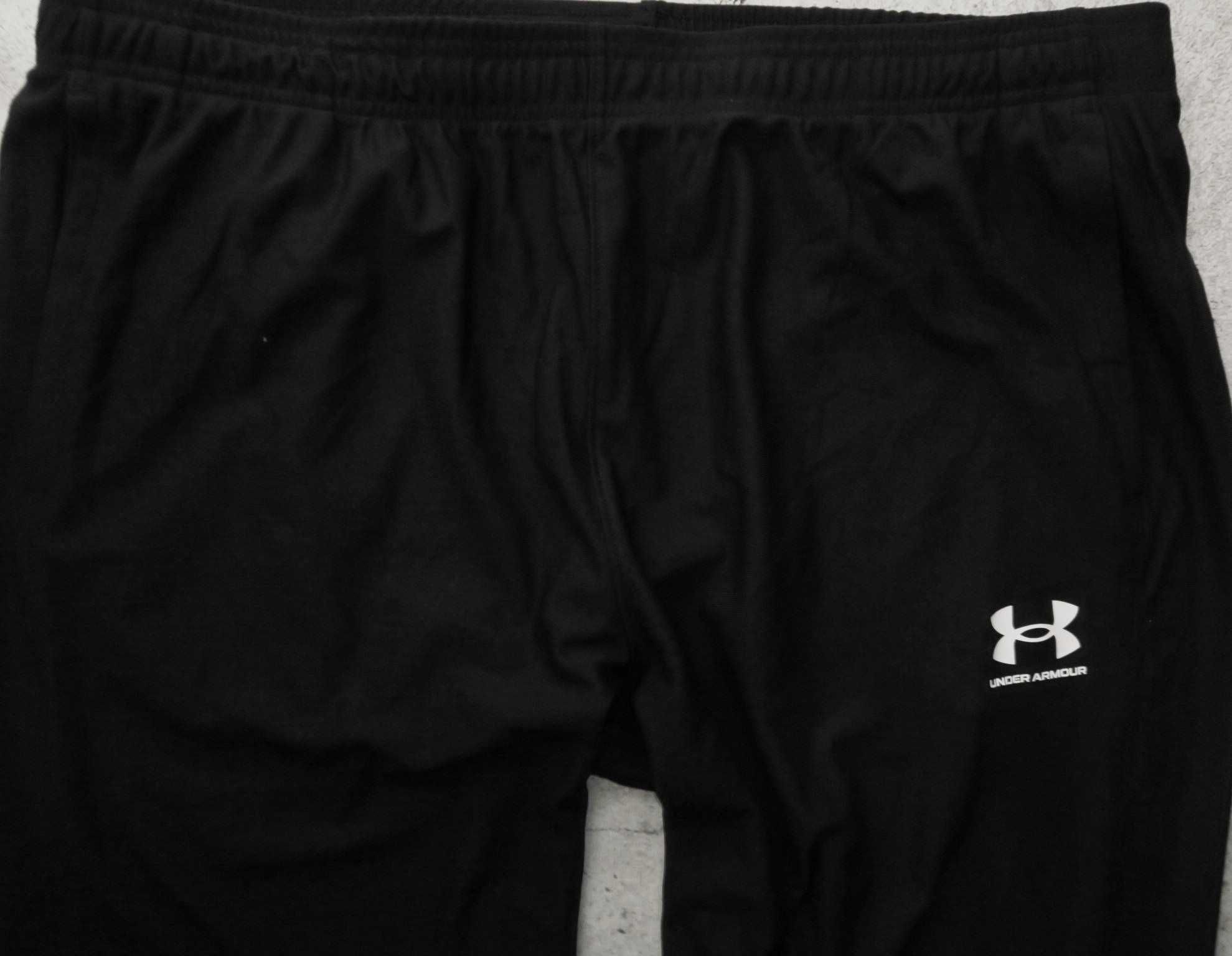 Under Armour spodnie dresowe zwężane XXL