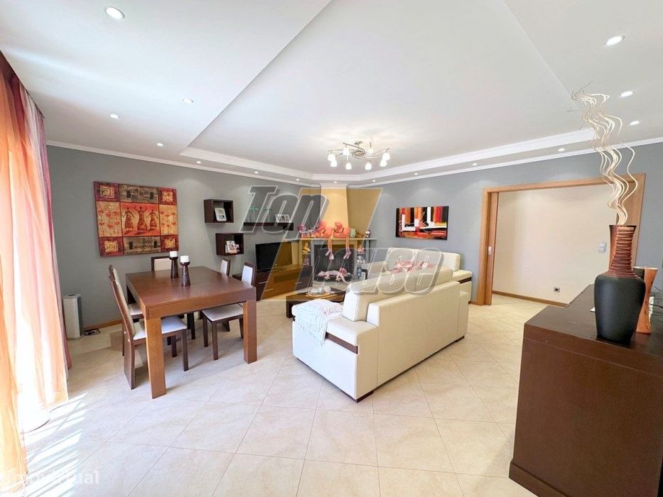 Apartamento T2 com Terraço de 40m2 - Santo António da Caparica