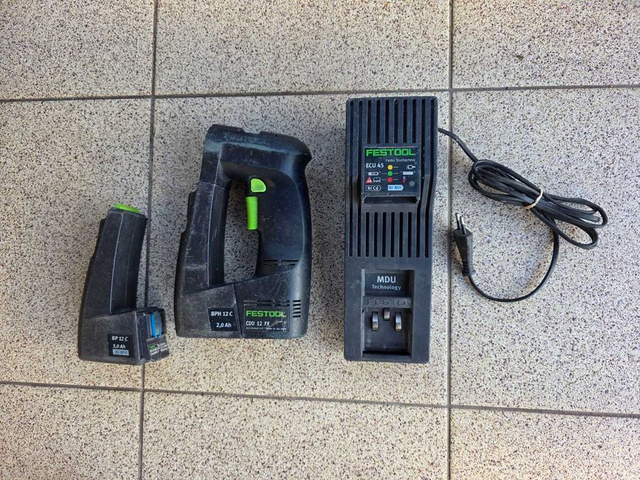 Wkrętarka Festool CDD 12 FX części, ładowarka - uchwyt