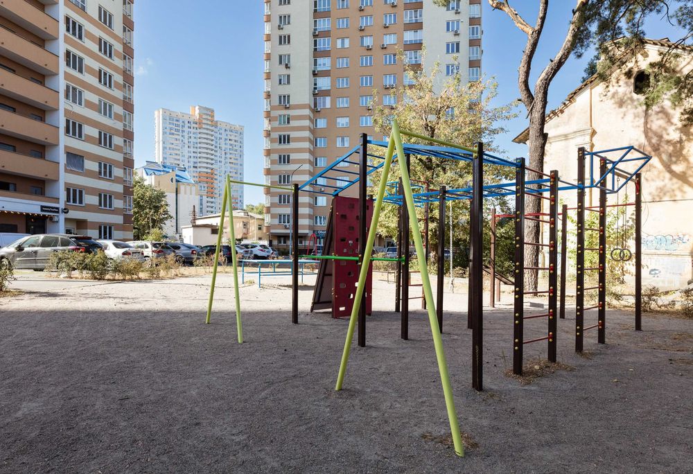 2К  квартира люкс метро Чернігівська 3 хв