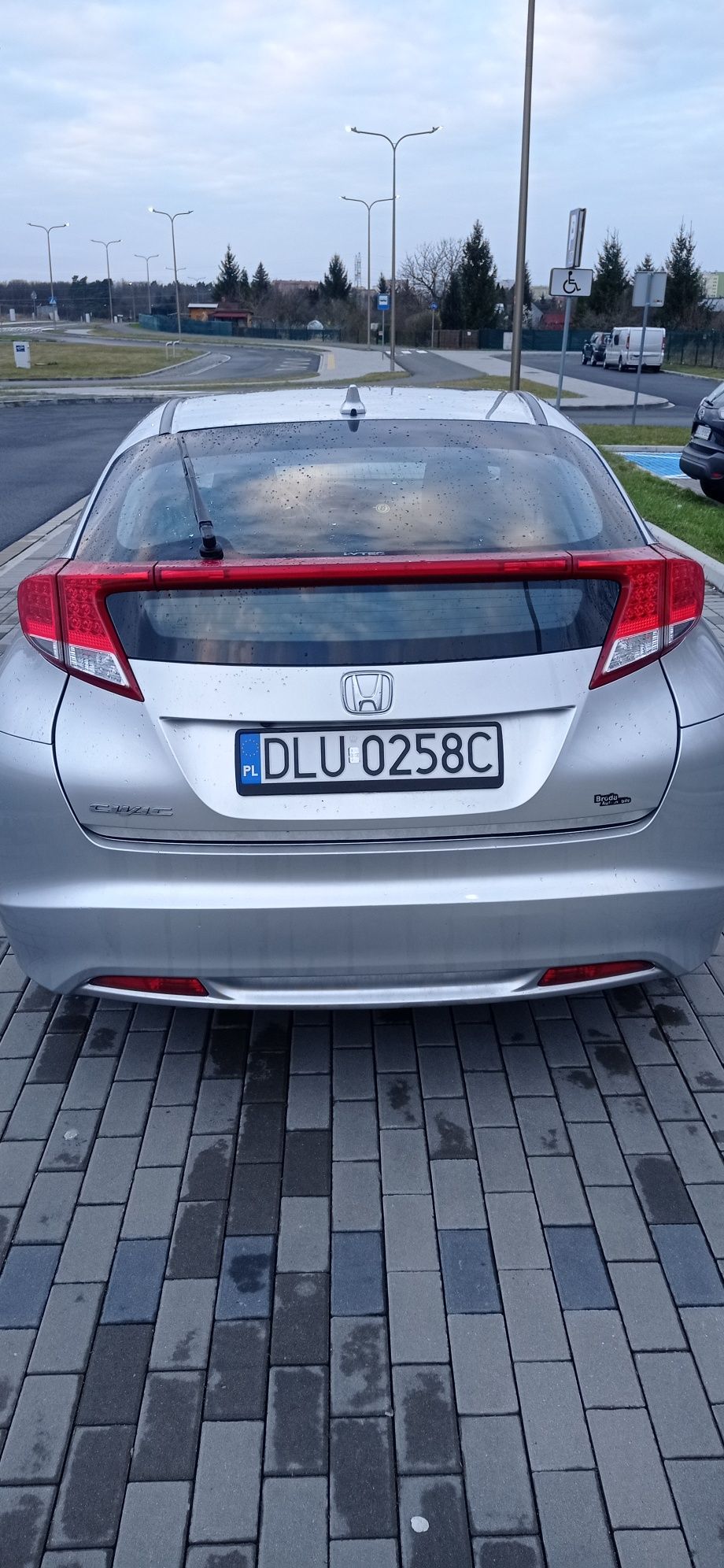 Honda Civic 2012 rok 1339cm3 benzyna