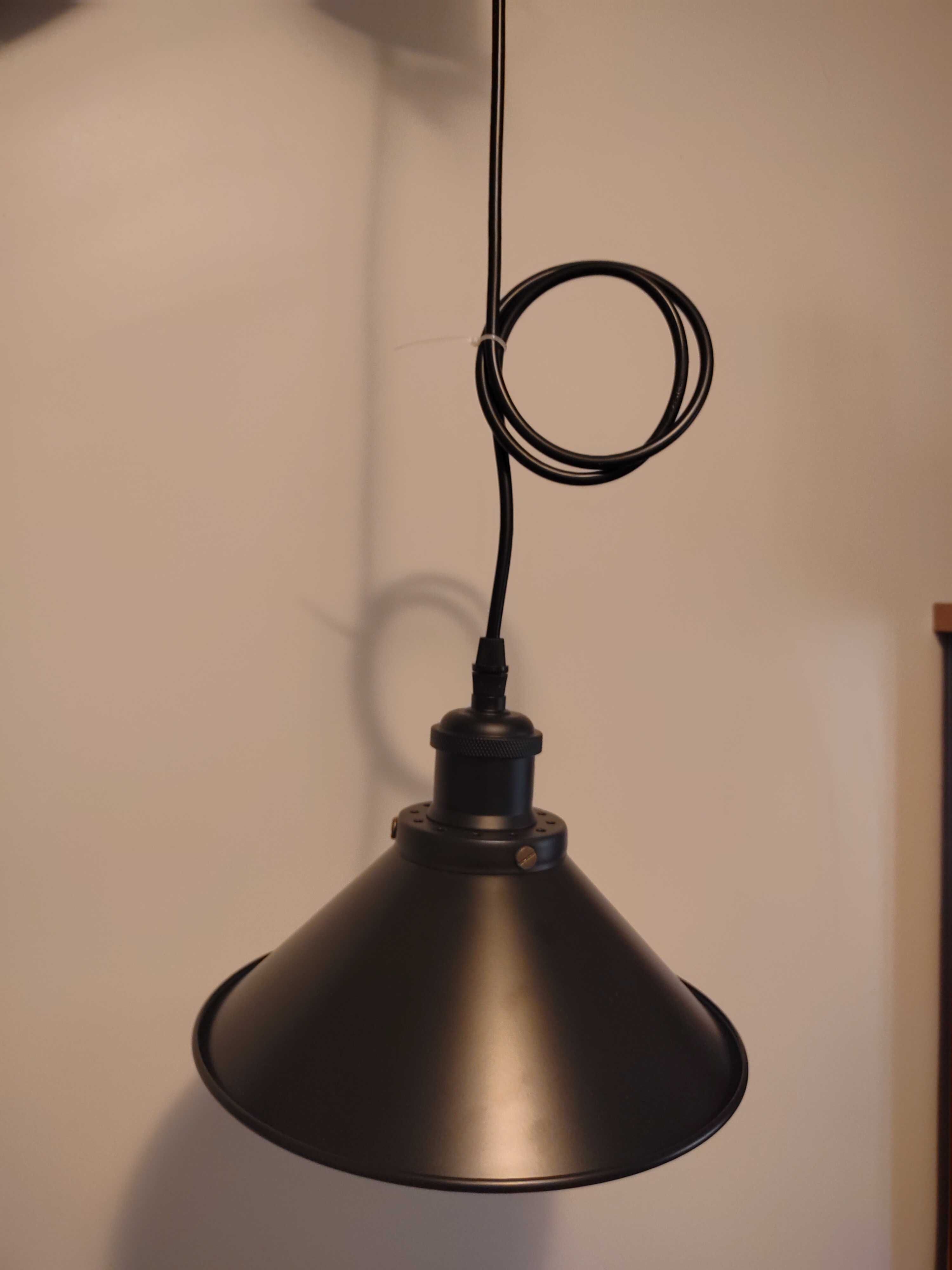 Piękna lampa industrialna wisząca