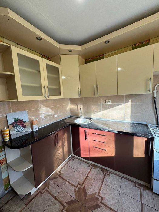 Квартира на Виставці з ремонтом, все залишають