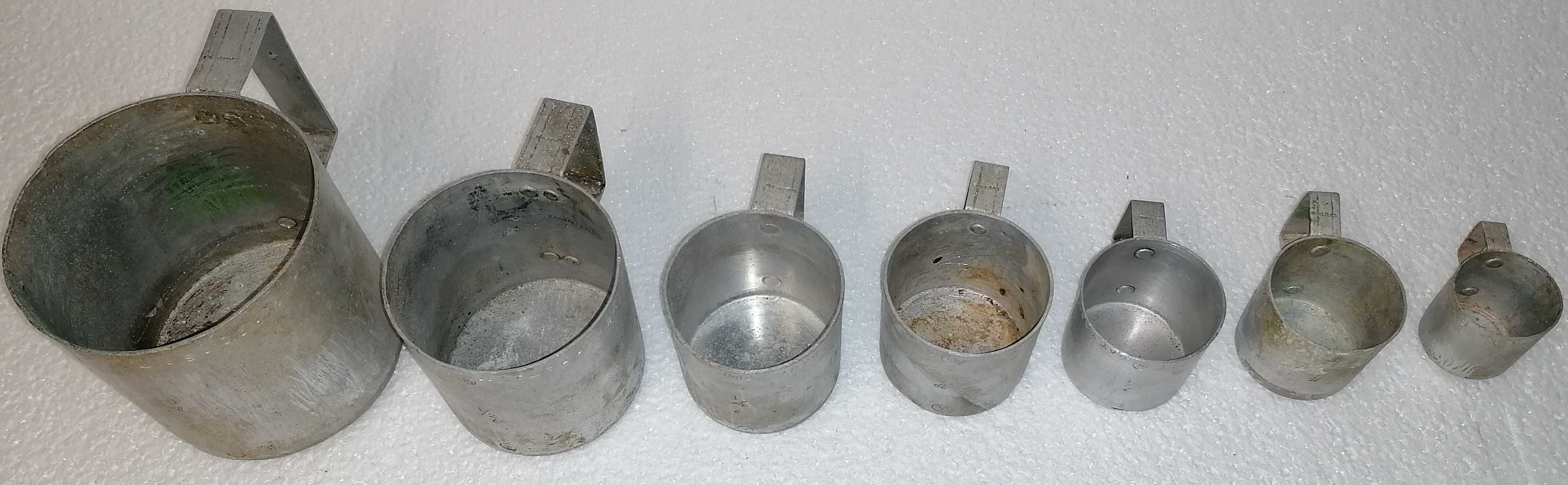 Copos de medidas para líquidos em alumínio, 7 un diferentes
