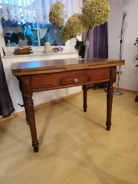 Stół drewniany rozkładany