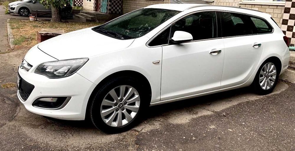 Opel Astra Sports Tourer COSMO 1.7 CDTI МТ (110 к.с.) 2013 рік