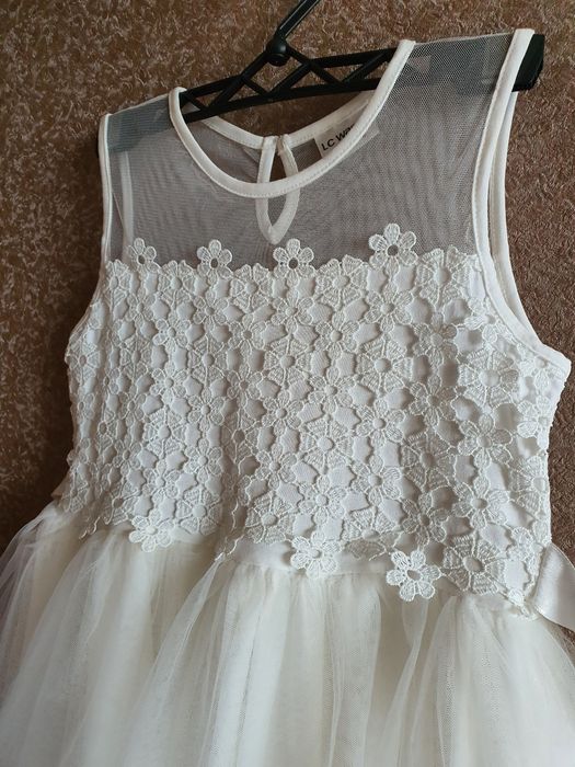 Неймовірно ніжне святкове пишне білосніжне платтячко