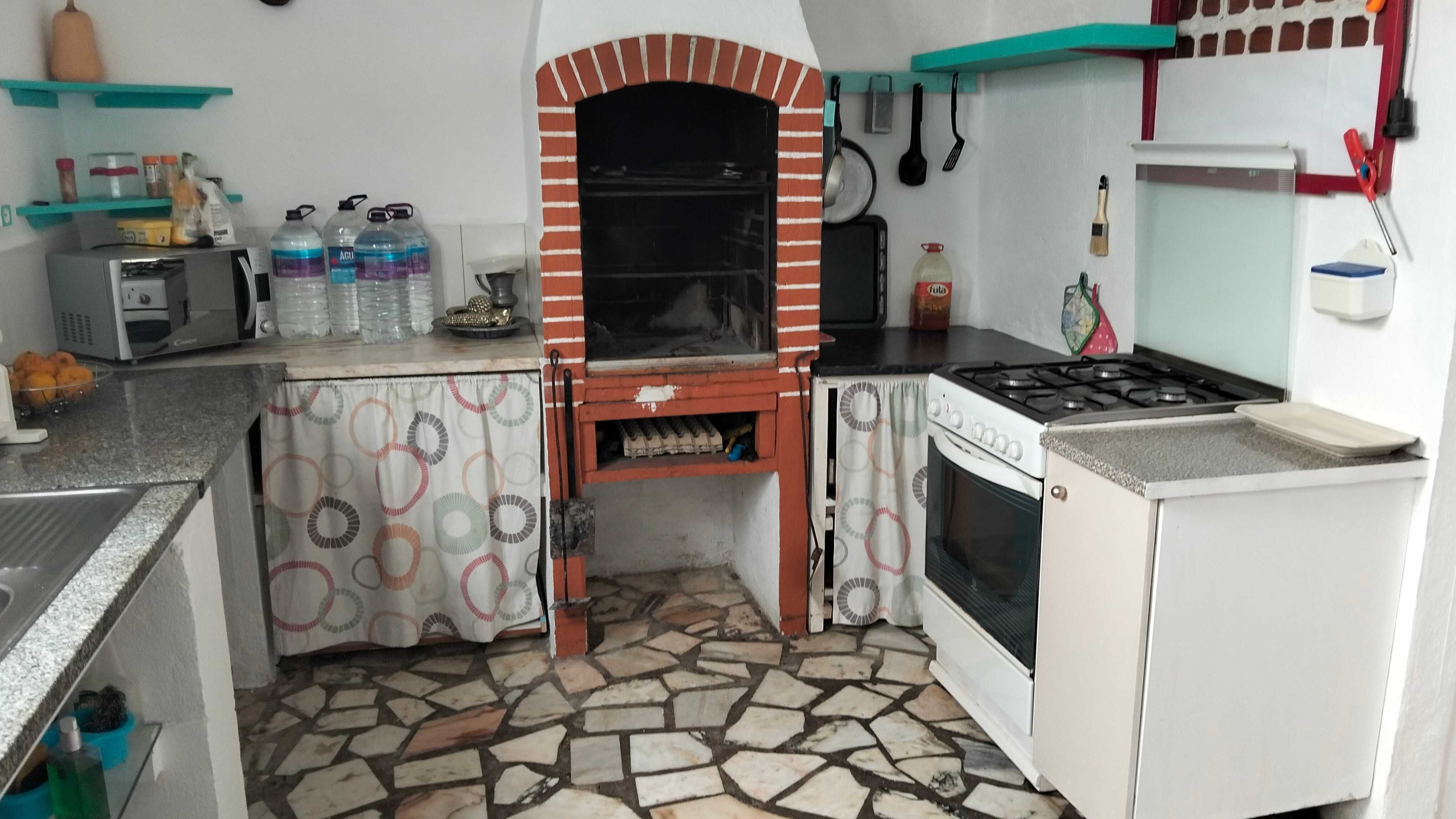 Aluga-se quarto em Charneca da Caparica