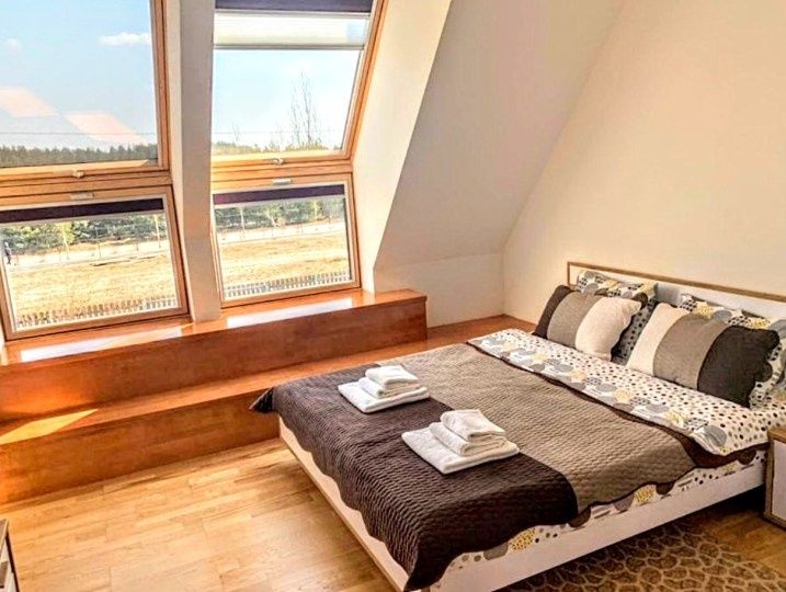 #230 А Двоповерховий будинок біля лісу подобово