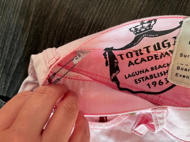 Tortuga Academy różowe spodnie z czaszką