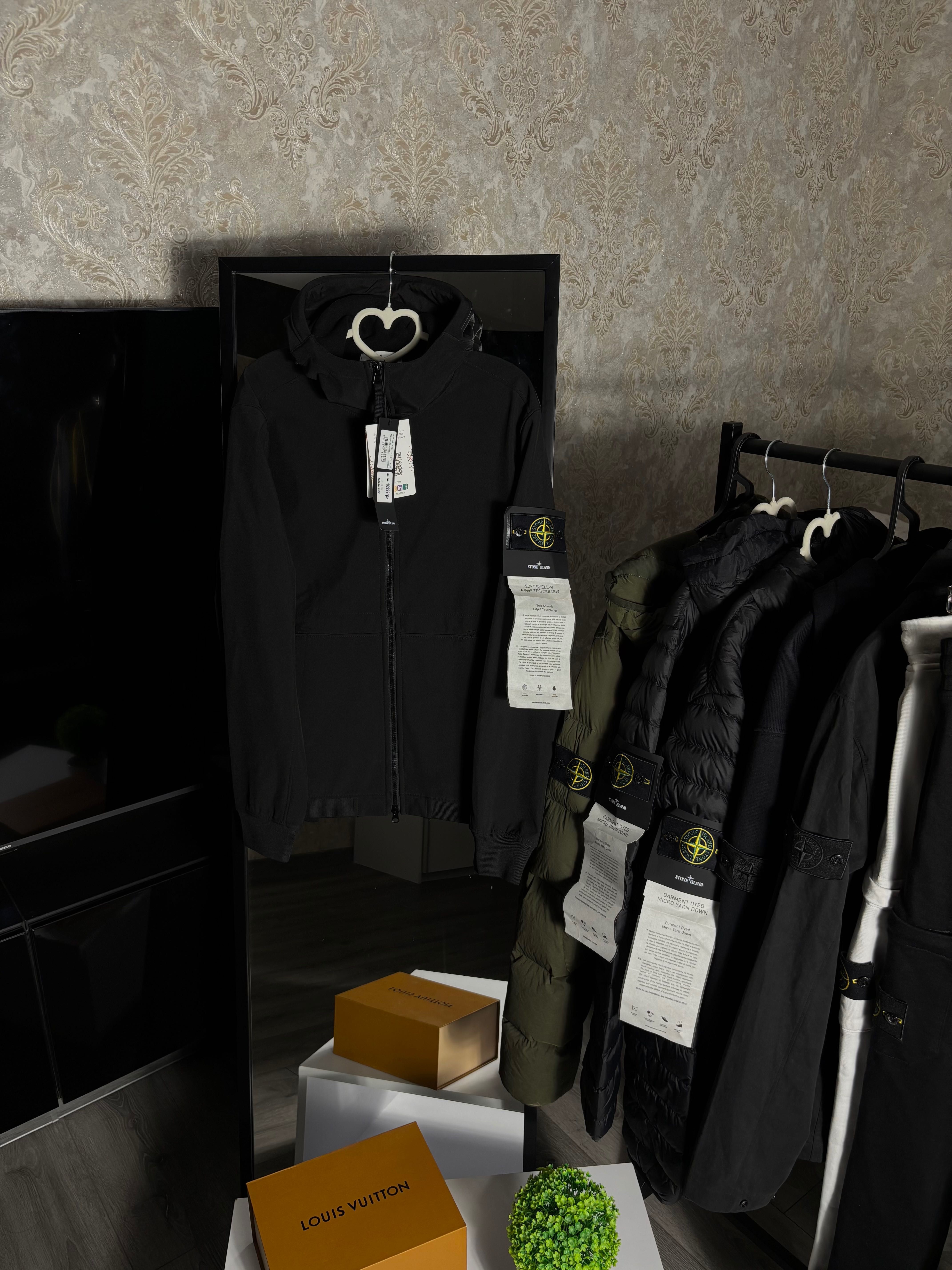 Куртка Stone Island 11520 Soft Shell-R Black Jacket