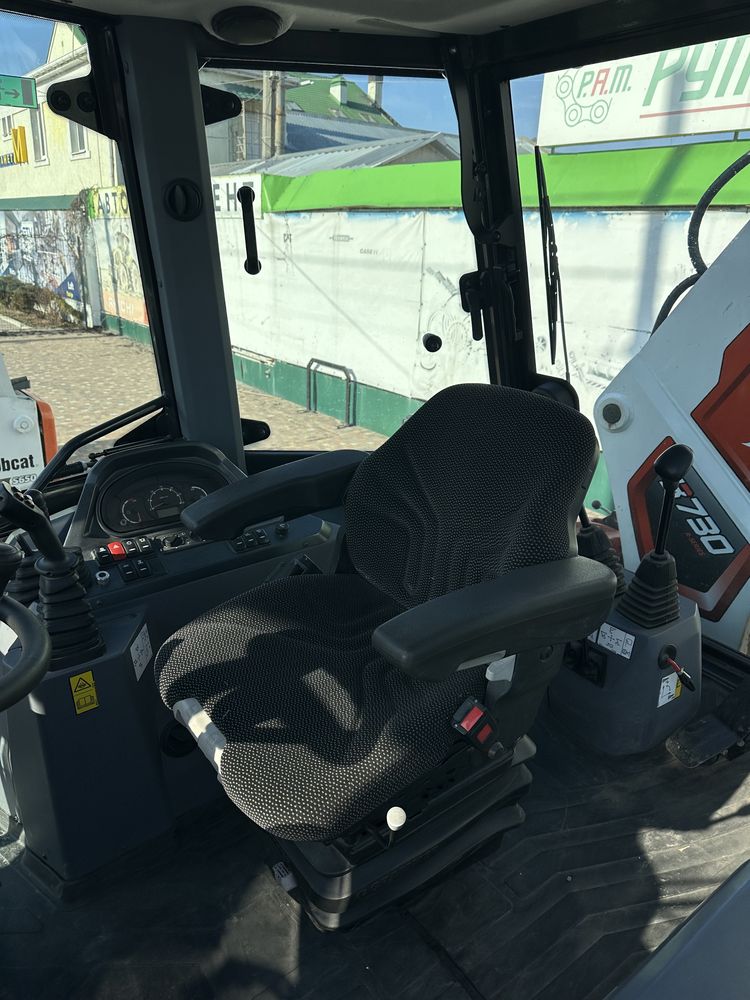 Ескаватор-навантажувач BOBCAT B730R