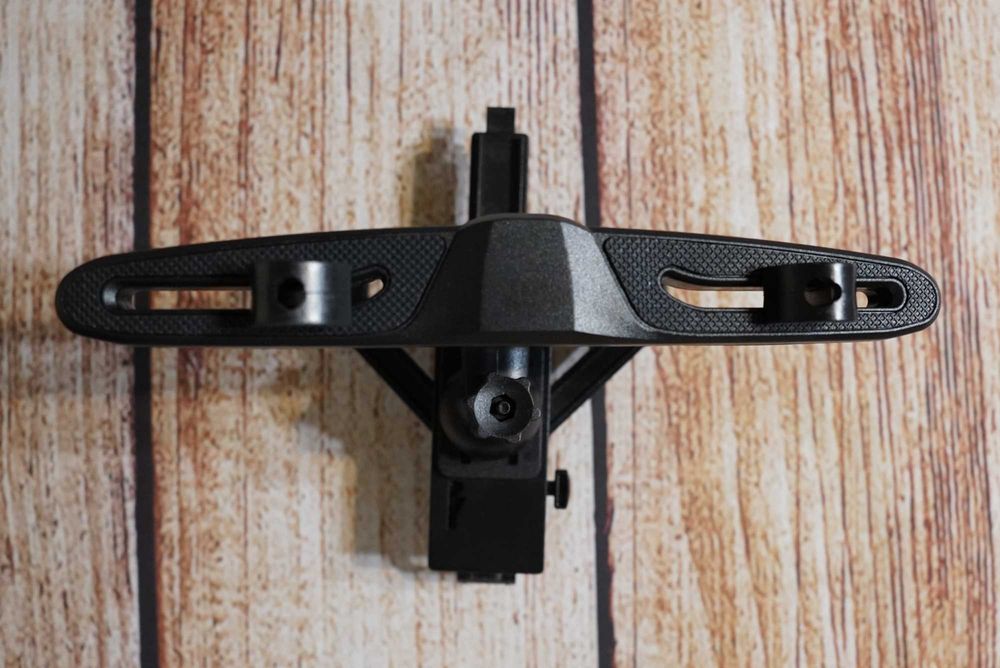 Samochodowy uchwyt ma tablet lub telefon