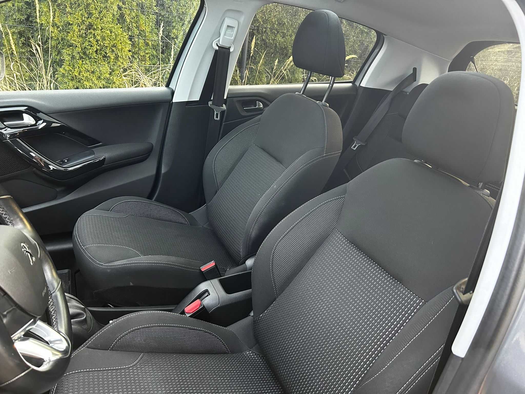 Peugeot 208 Puretech 82 5D 2019