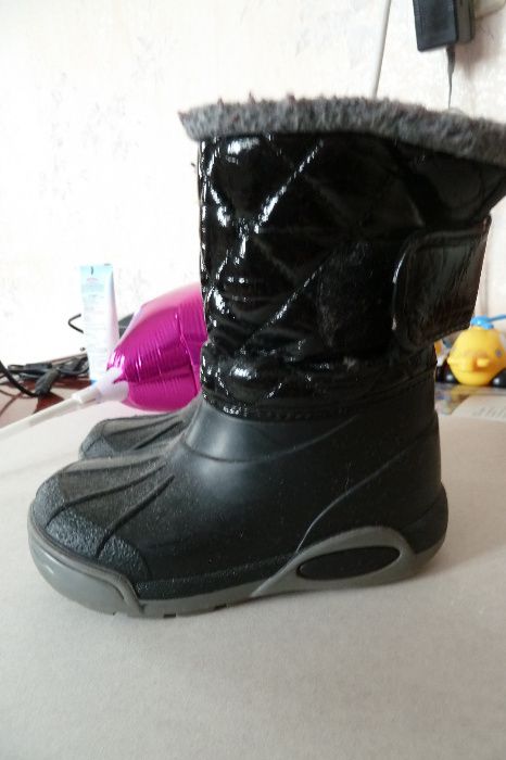 Утепленные резиновые сапожки Чикко черные на девочку размер 26
