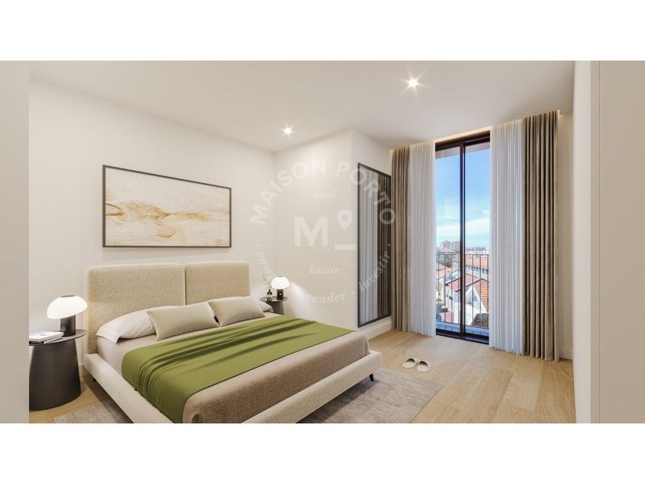 Apartamento T2 com Varanda, na Rua de Brito Capelo, Porto
