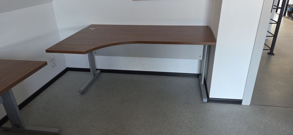 Biurko narożne lewe na stelażu do biura 160x105 orzech ecco+popiel