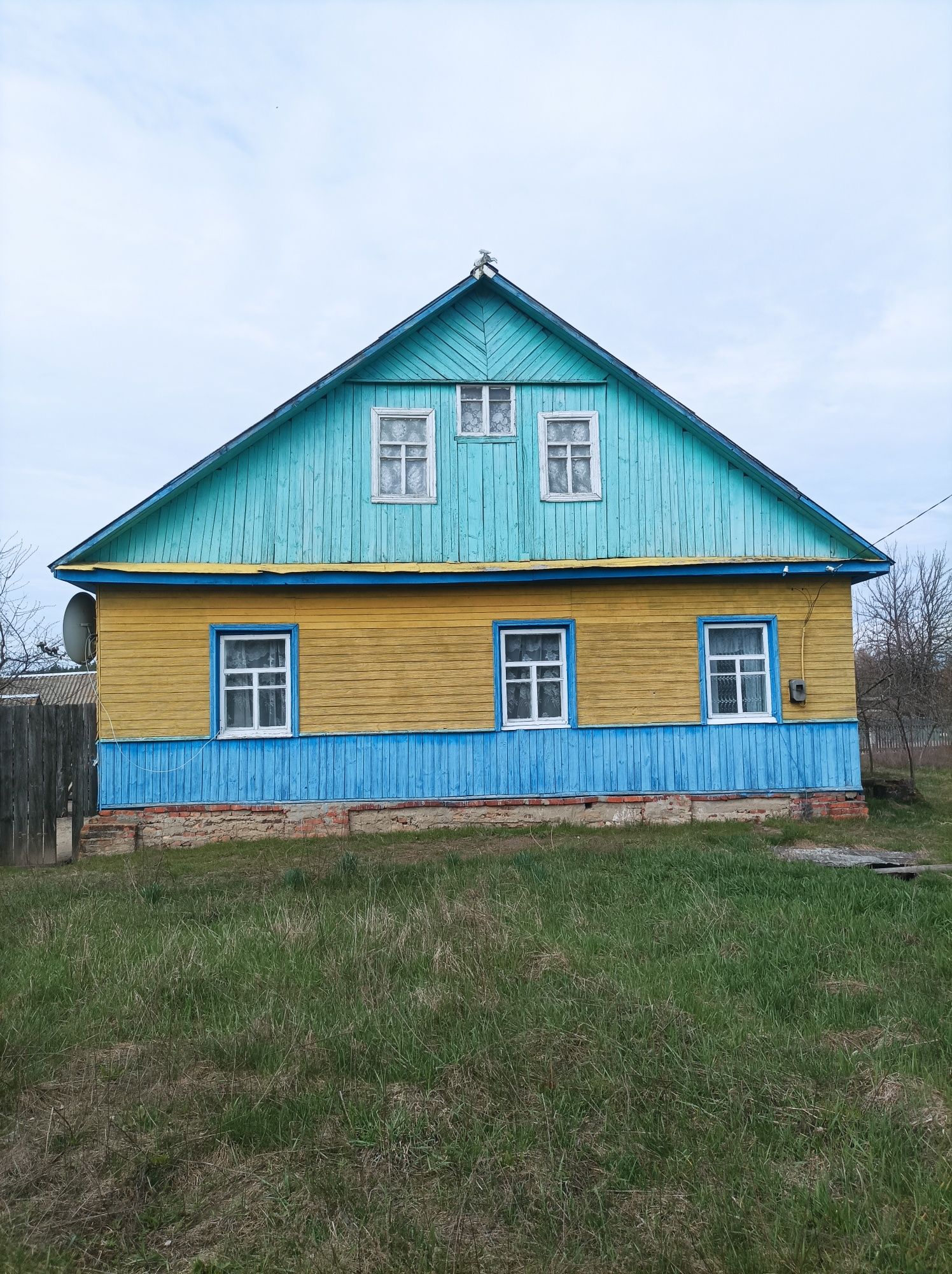 Гарний, великий будинок в селі