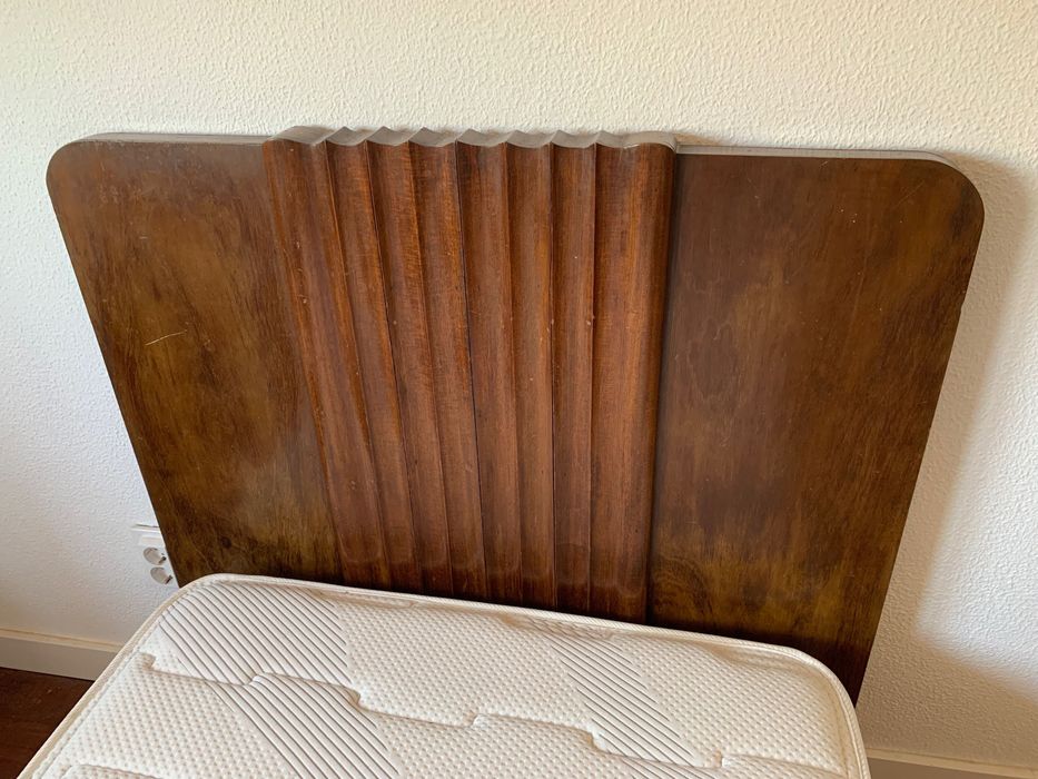 Cama solteiro Art Deco com colchão Pikolin