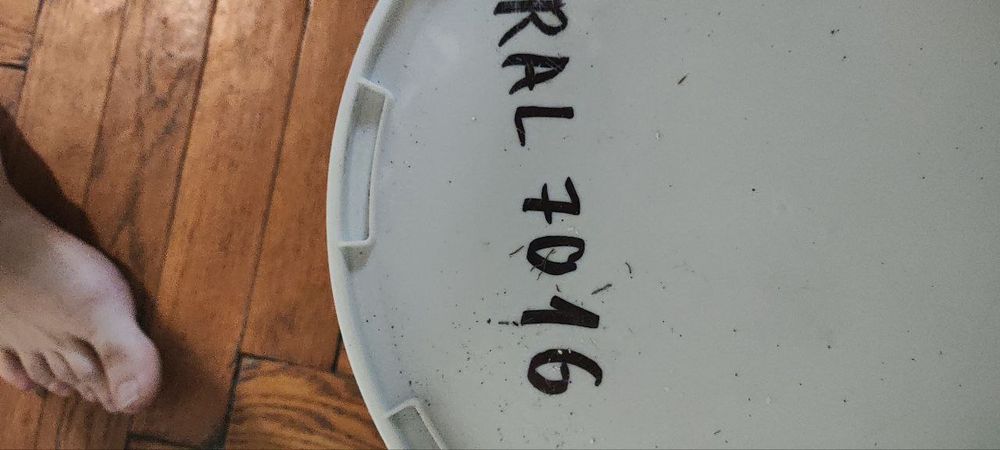 Prof 4 Універсальна фарба для внутрішніх і зовнішніх робіт