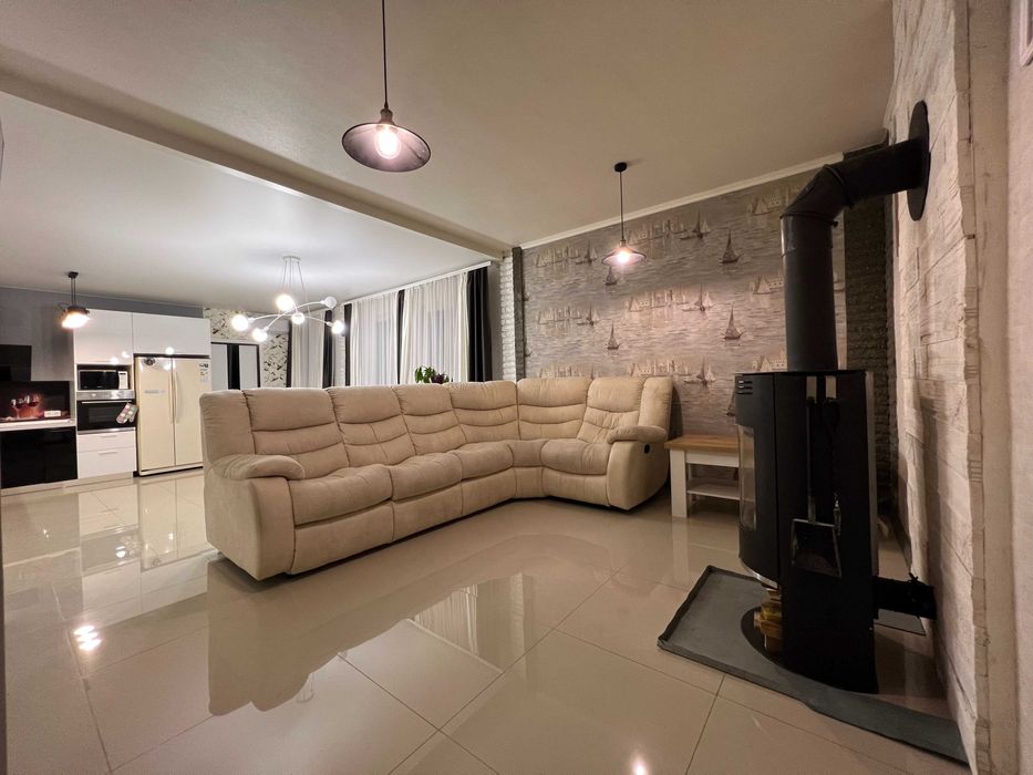 Продам 2-этажный дом в Подгородном, улица Низовая