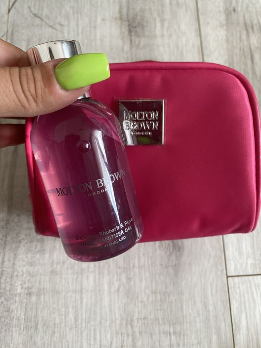 Molton Brown kosmetyczka i żel do mycia rąk