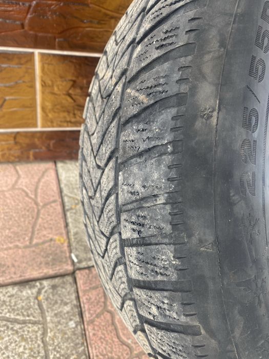 Продам колеса в зборі 225/55 R16 зимові