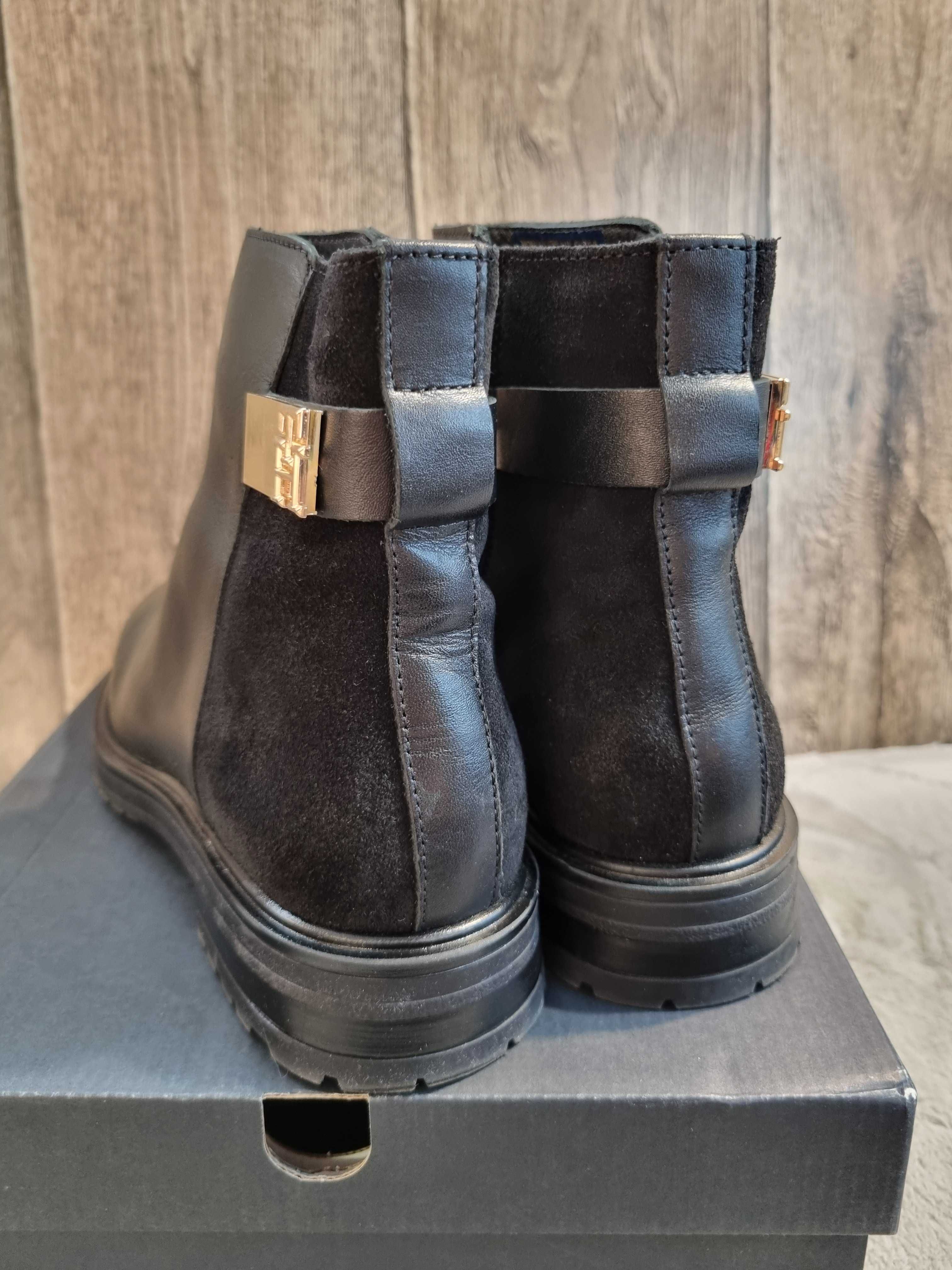 Czarne botki Tommy Hilfiger TH Logo Leather, 39