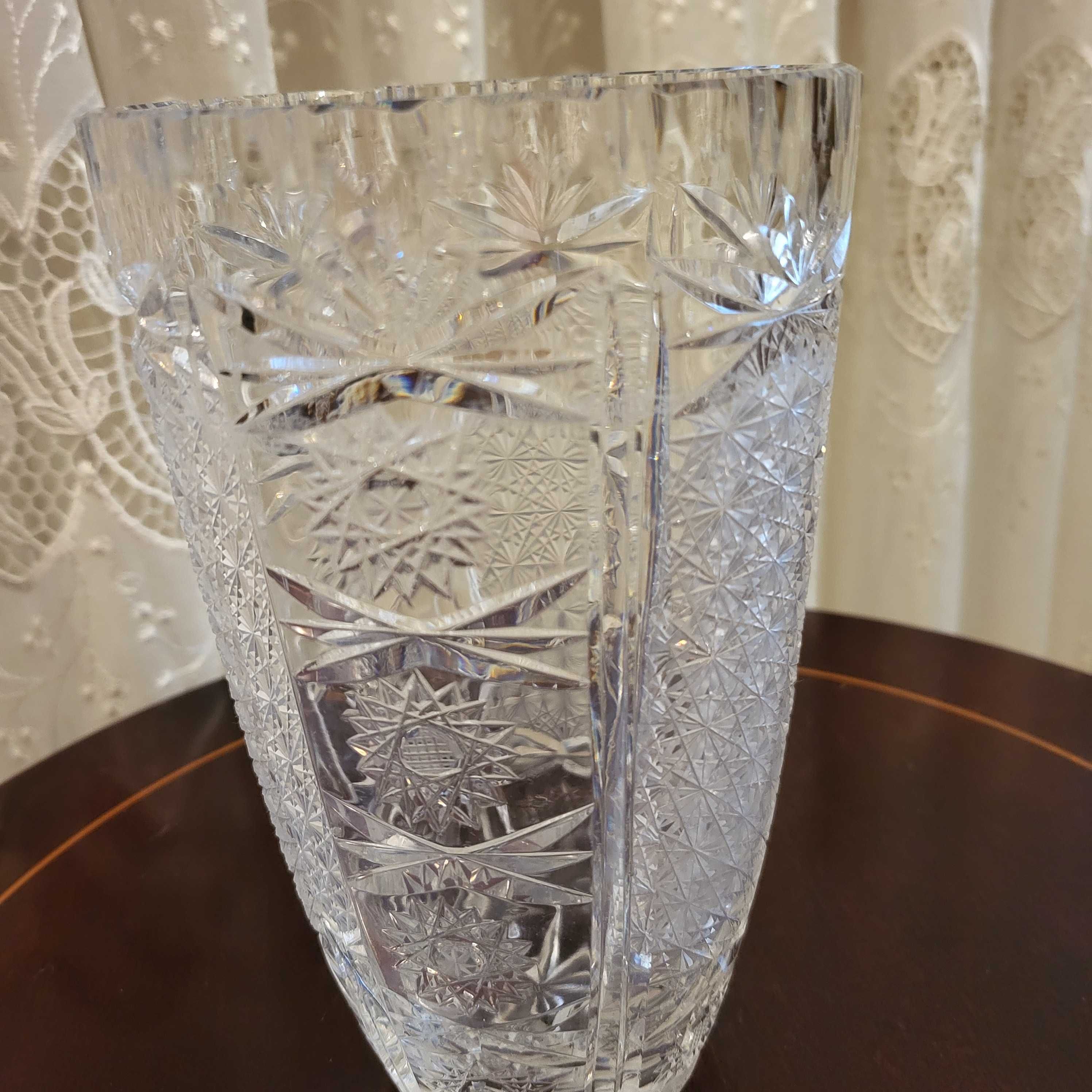 kryształowy wazon bogato zdobiony długi rezonans 21