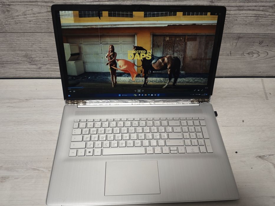 Ноутбук HP 17 Ryzen 3