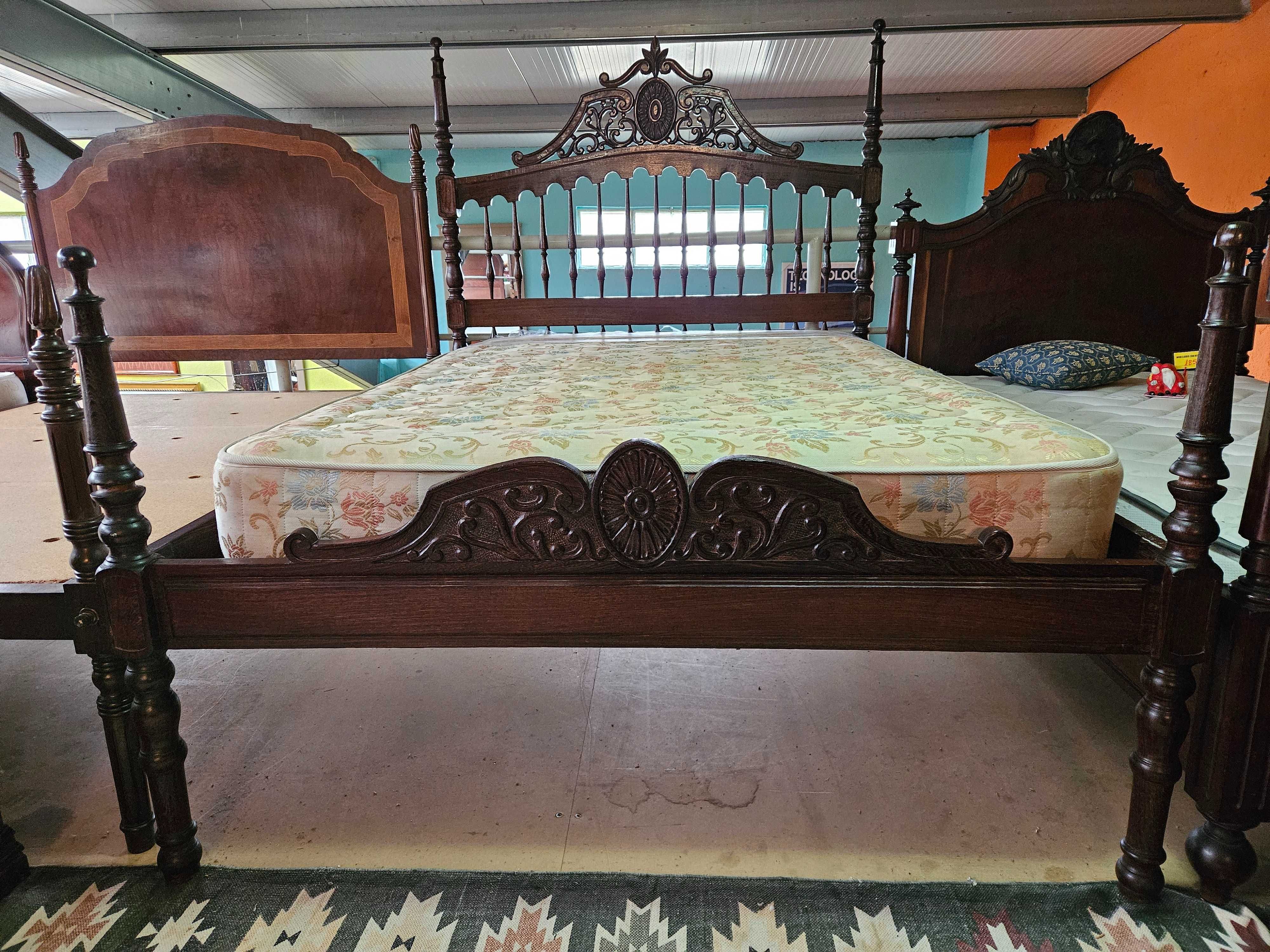 Cama com estrado e colchão - Muito bom estado geral